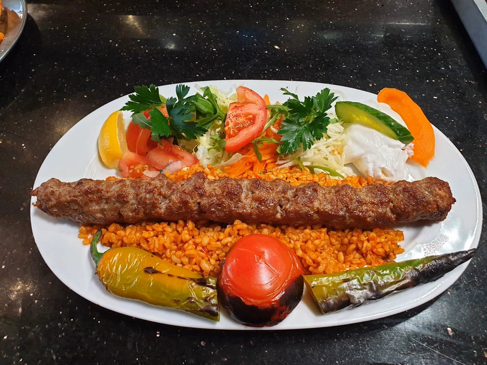 Adana Kebab vom Holzkohlegrill